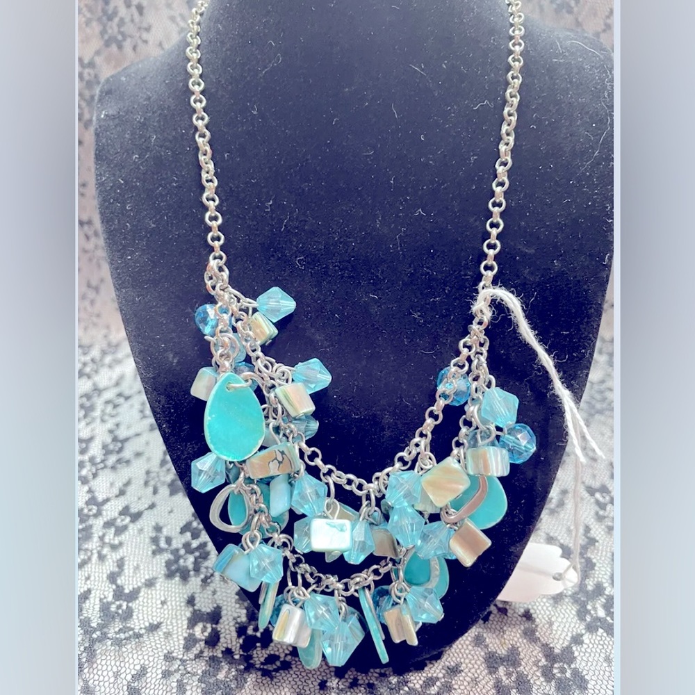 🌺🌸🌼silver tone chain necklace with turquoise cluster beads - Picture 4 of 6